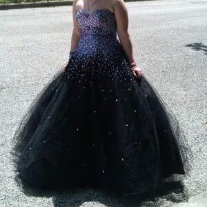 Sherri hill black